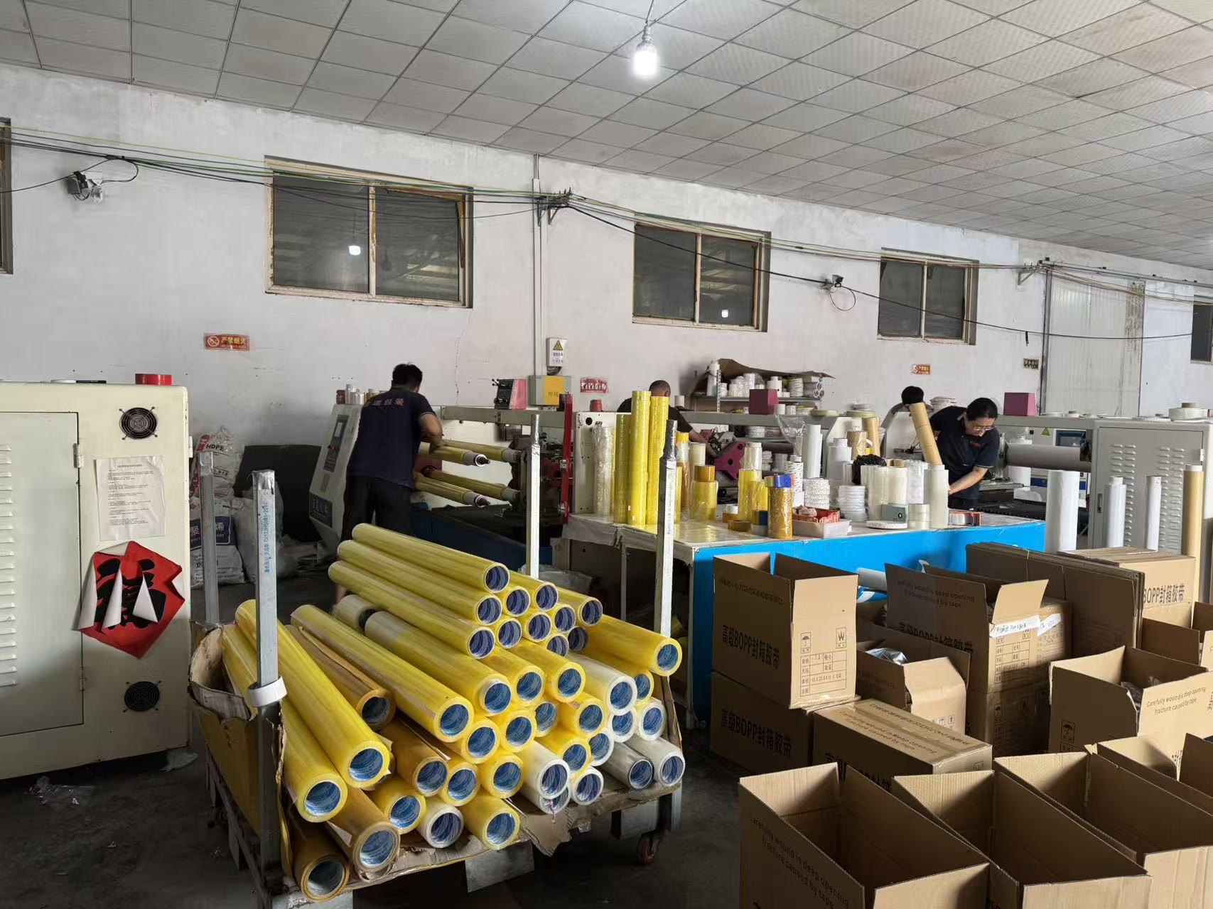 El evento de creación de equipos en fábrica mejora la cohesión en la fabricación de cintas adhesivas industriales