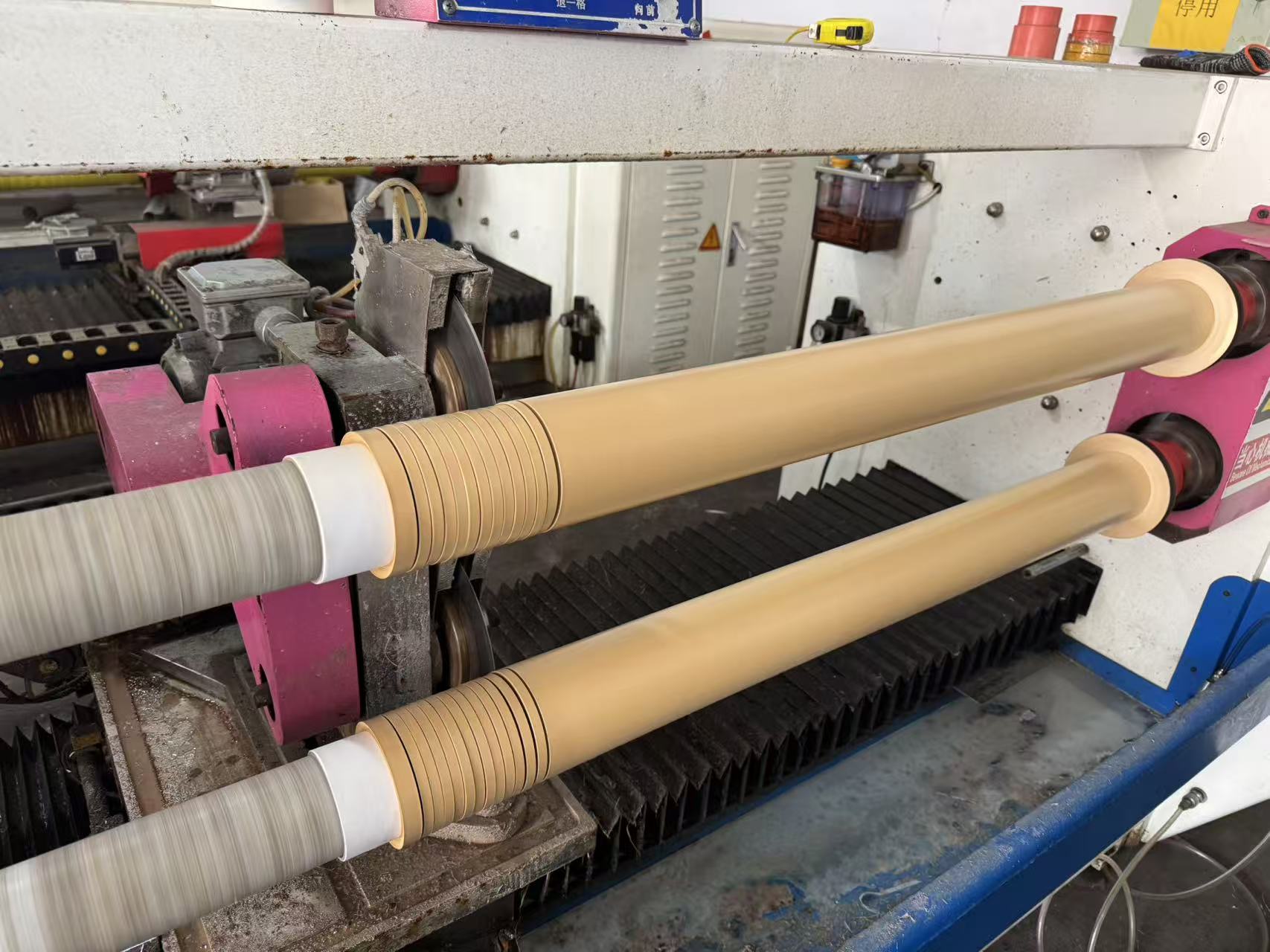 La volatilidad de las materias primas da forma a nuevos patrones para la fabricación de cintas adhesivas industriales